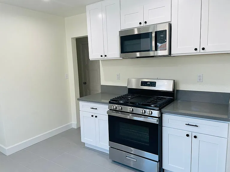 621 E Erna Ave — Photo 4