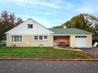 7 Irving Pl, Eatontown, NJ 07724