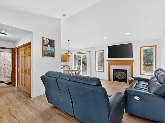 4th image of 6440 Pagel Ln SE