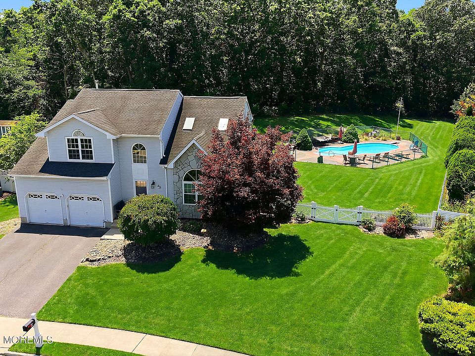 1st image of 28 Silverbrooke Circle