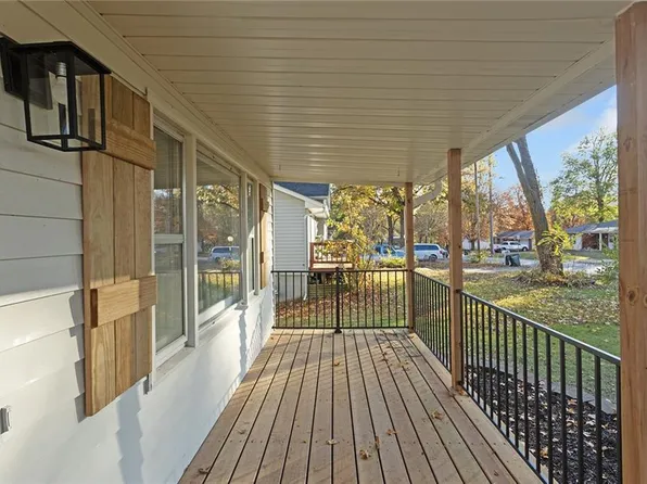 2215 Girard Ave, Leavenworth, KS 66048
