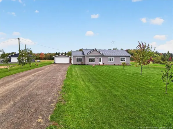 18 Hope Rd, Moncton, NB E1G 3Y9