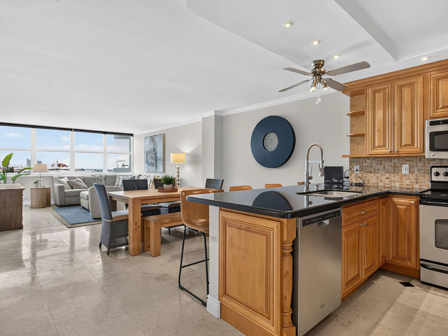 2 bed, 2.0 bath, 1244 sqft, $3,750 — Photo 2