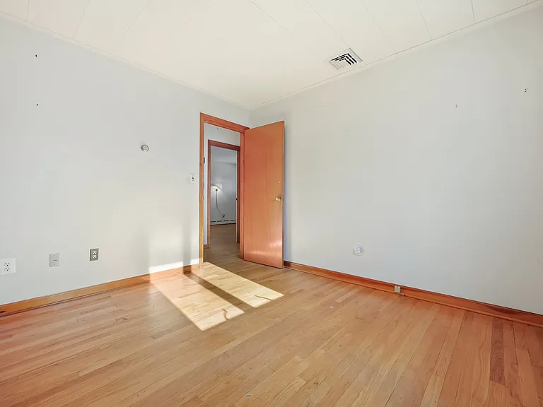 67 Barclay Dr — Photo 21