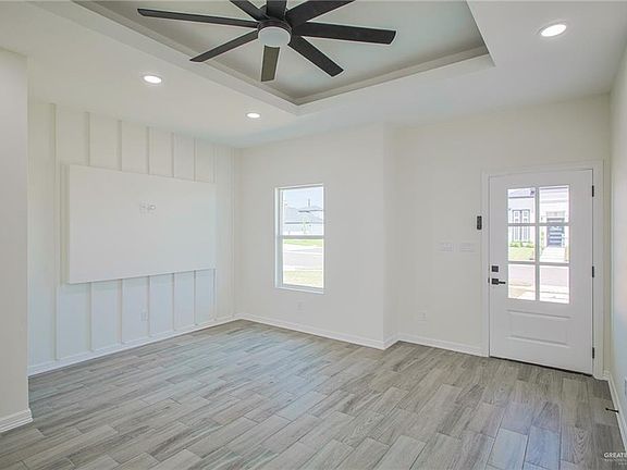 5th image of 1014 Brooks Dr