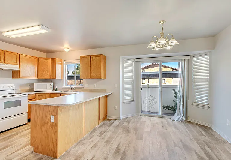 1413 S 1470 E — Photo 2