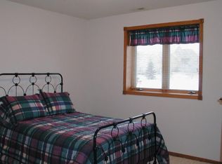 2296 S 36th St, Grand Forks, ND 58201