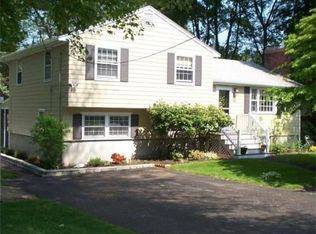 12 Ross Rd, Lexington, MA 02421