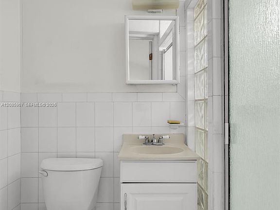 5th image of 3640 SW 25th St