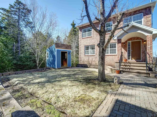 6 Binnacle Ct, Halifax, NS B4A 4A3