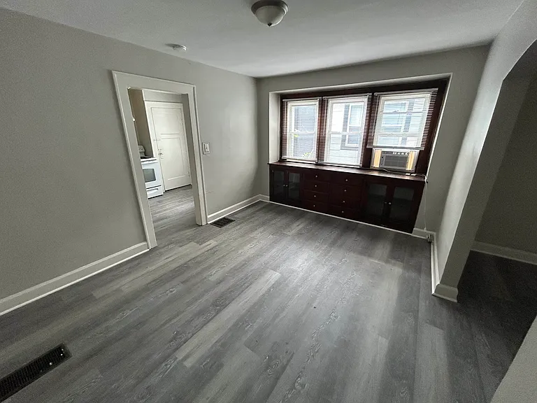 821 N Bradley Ave — Photo 9