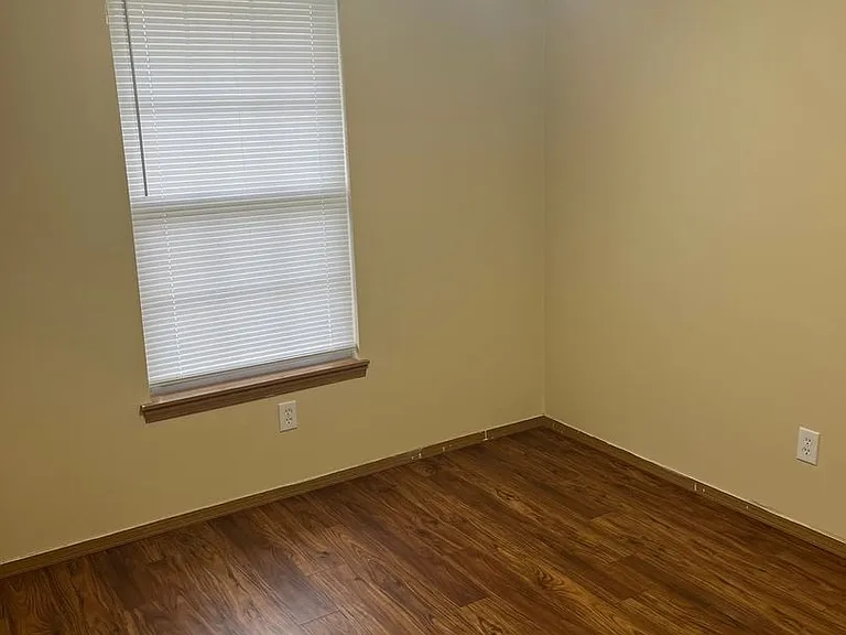 5551-5553 N Brown Ln — Photo 10