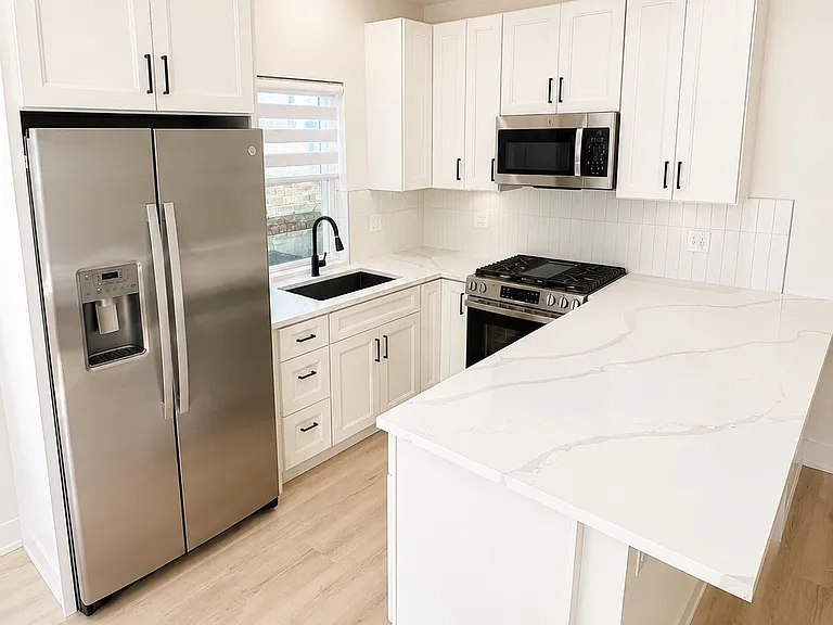 1810 W 23rd St #1 — Photo 8