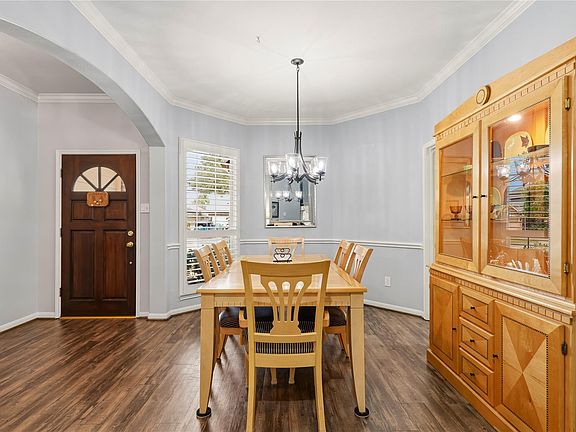 4th image of 4034 Ridgepoint Dr