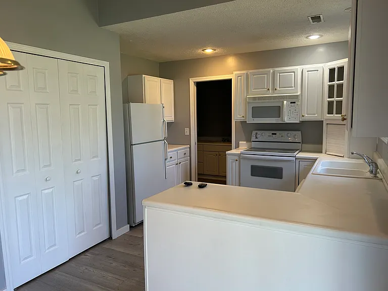 3219 Park Ridge Dr — Photo 2