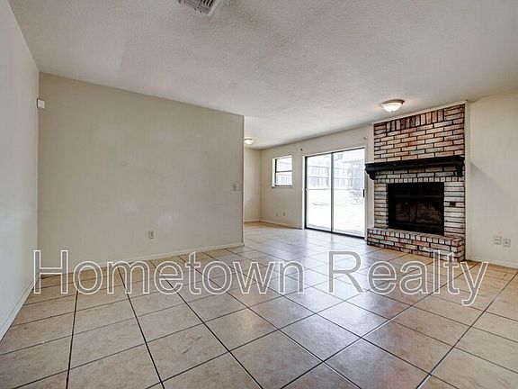 3rd image of 1109 NE 5th Ter