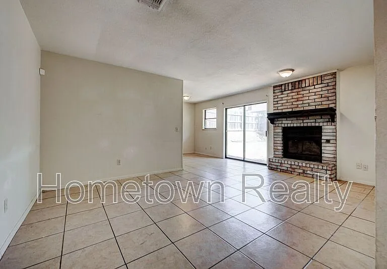 1109 NE 5th Ter — Photo 3