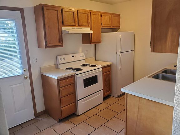 5th image of 4826 E Prairie Cir #B