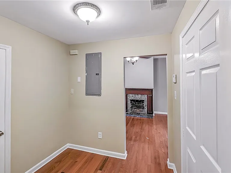 615 Price St — Photo 14