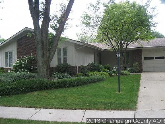 2111 Robert Dr photo 1