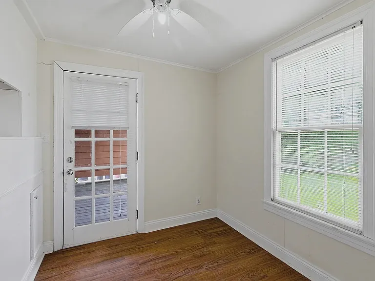 146 Lucille St — Photo 8