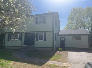 65 Lambert St, Narragansett, RI 02882