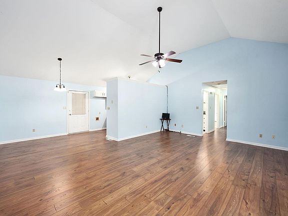 3rd image of 2645 Clifton Dr