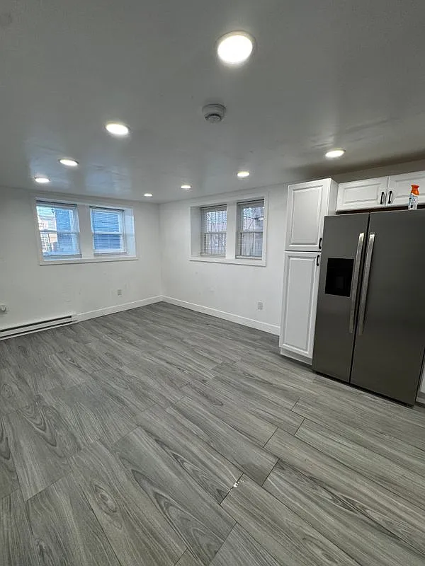 2 bed, 1.0 bath, 900 sqft, $2,400 — Photo 4