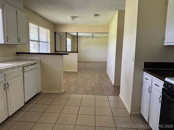 2nd image of 902 NE 6th St