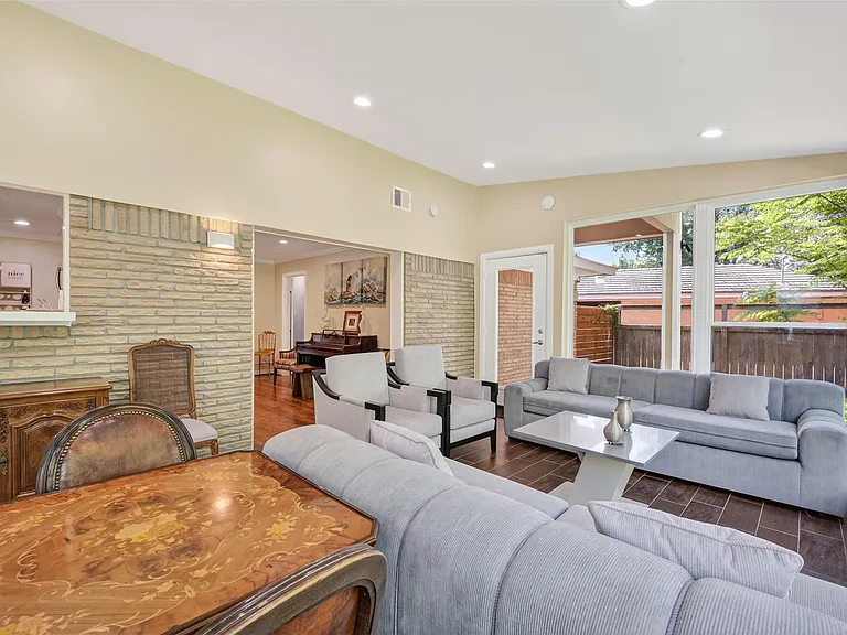 11230 Huggins Dr — Photo 23