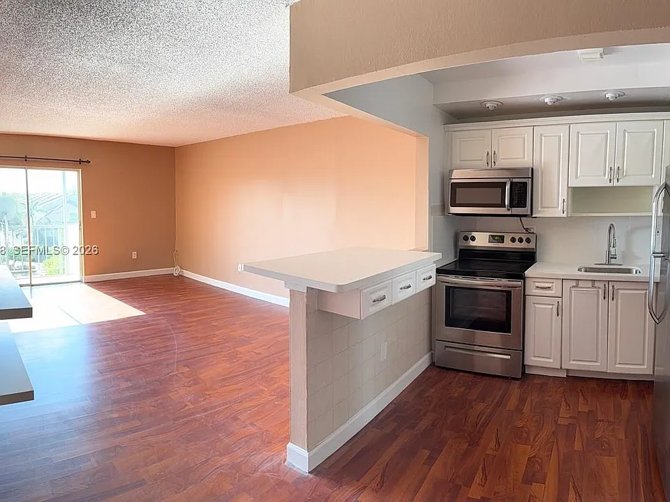 8950 NE 8th Ave #405