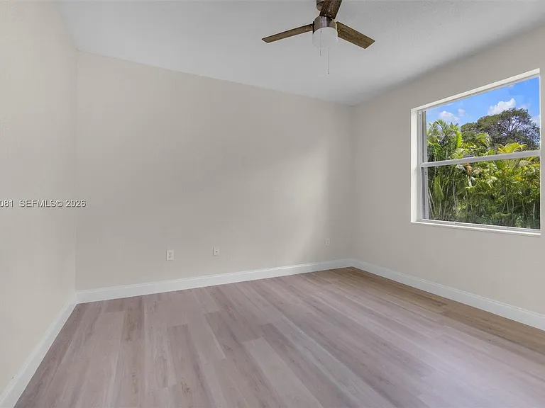 16310 Paddock Ln — Photo 38