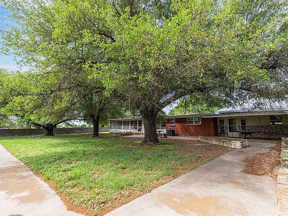 2nd image of 1025 S Us Highway 281