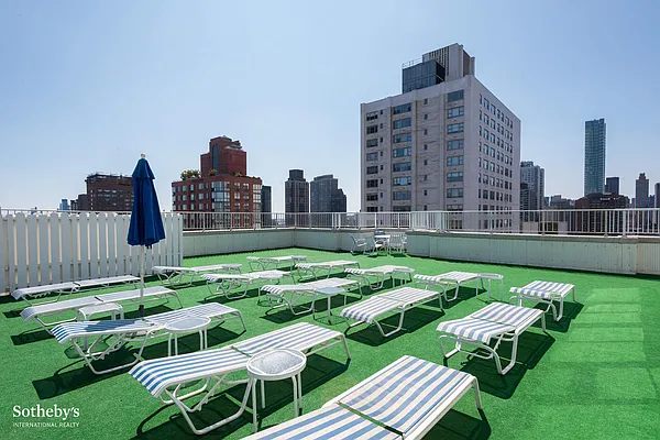 Sold by Sotheby's International Realty | media 11