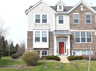 11 Veneto Ct, Streamwood, IL 60107