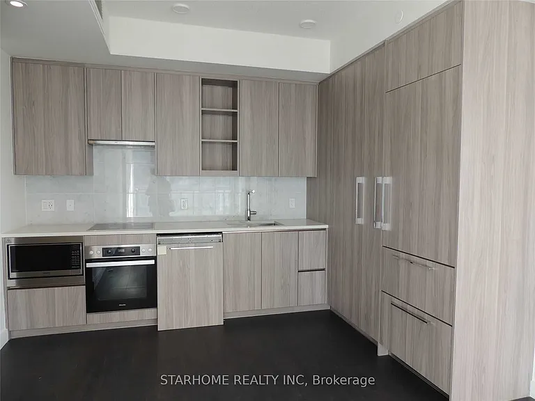 95 McMahon Dr #1606 — Photo 1