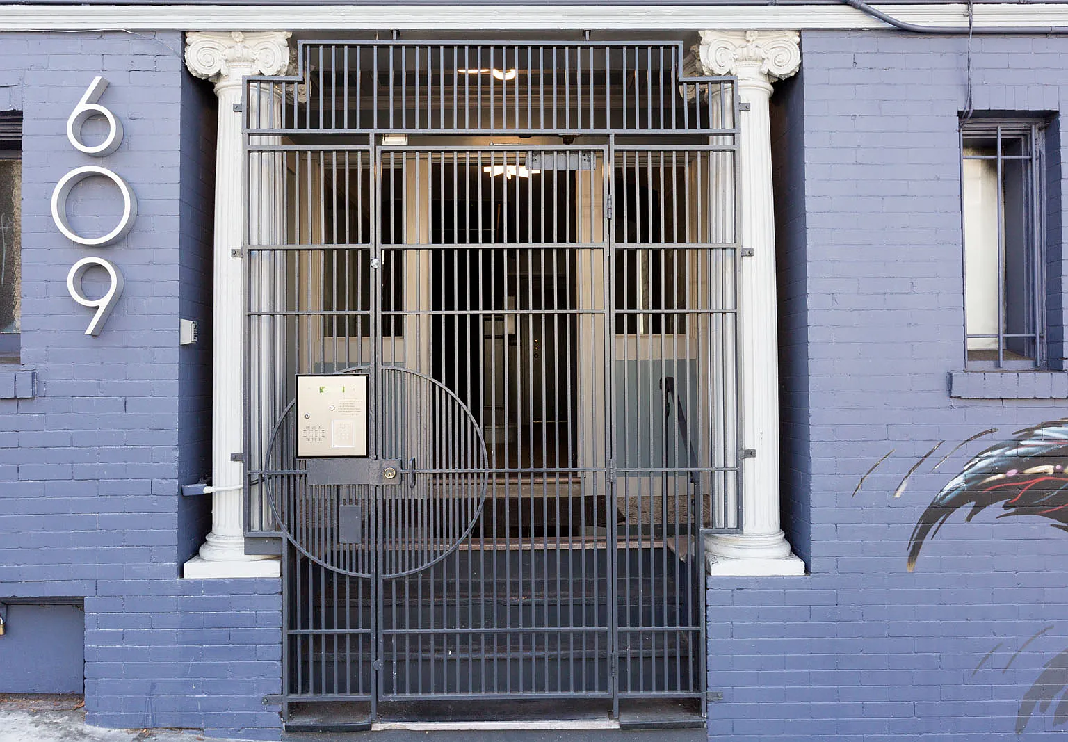 609 Ashbury Apartments — Photo 1