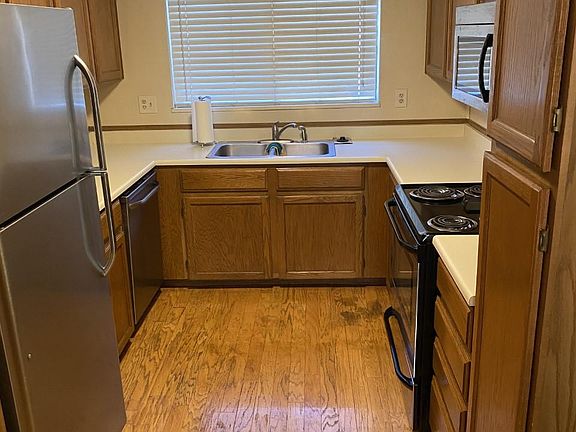 Full Kitchen with stainless steel appliances