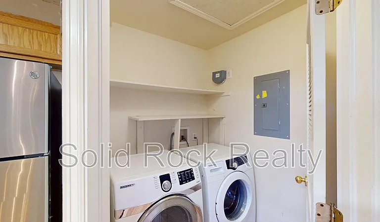 4960 Universal Hts — Photo 15