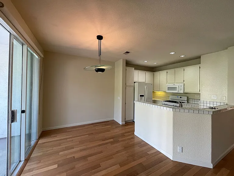 450 Navaro Way #120 — Photo 4