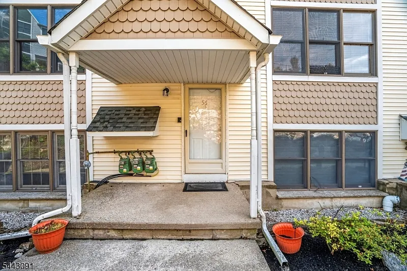 2 bed, 1.5 bath, $2,200 — Photo 2