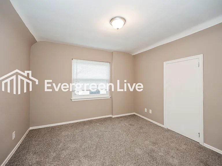 5569 Raceview Ave — Photo 10