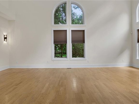 2nd image of 3228 Silver Lake Dr