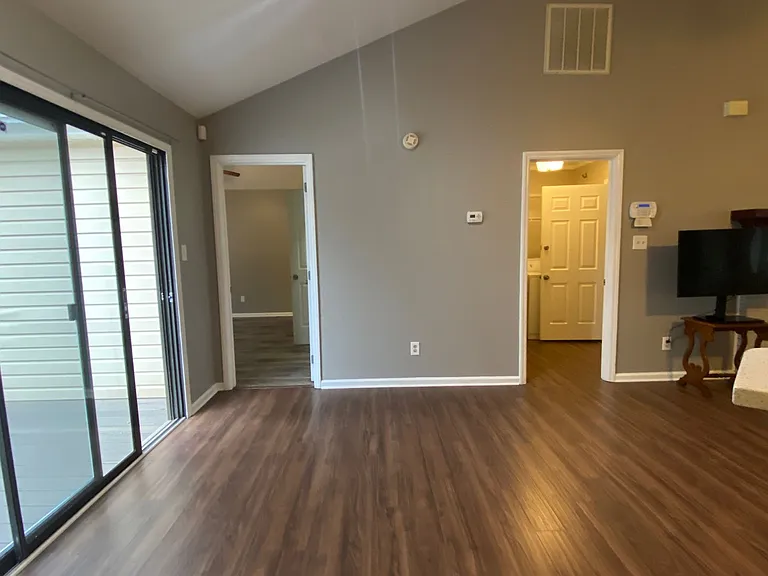 1350 Hathshire Dr — Photo 6