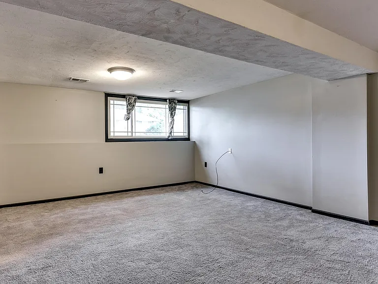 9630 Taylor St — Photo 32