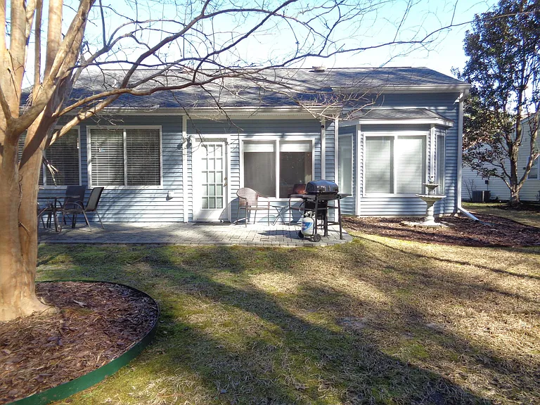 6 Coburn Ln — Photo 22