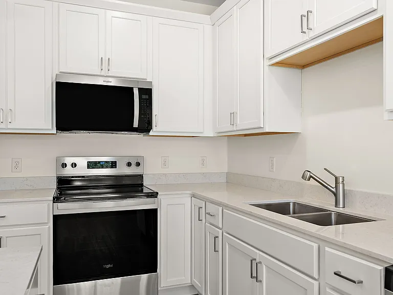 Manor Heights Townhome — Photo 26