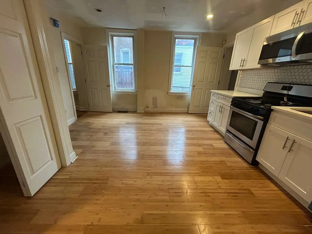 2 bed, 1000 sqft, $1,490 — Photo 4