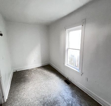 5th image of 707 Parker Ave #1