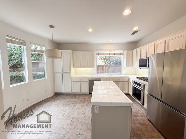 6890 Camino De Amigos, Carlsbad, CA 92009